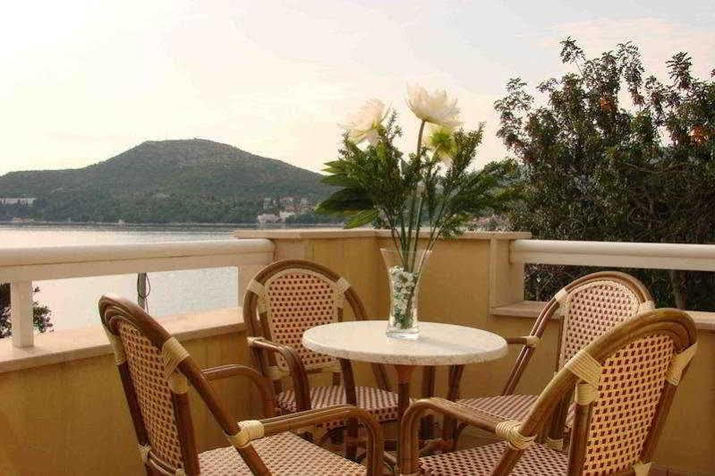 St. Peter Villas Krucica  外观 照片